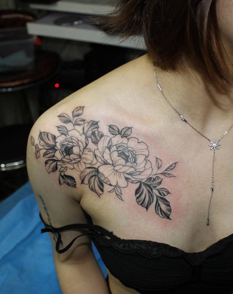 素花纹身图片_胸部新传统素花纹身图案