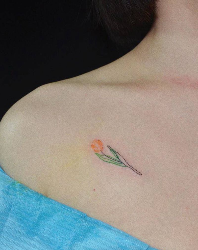 小清新花朵纹身图片_肩部水彩小清新郁金香锁骨纹身图案