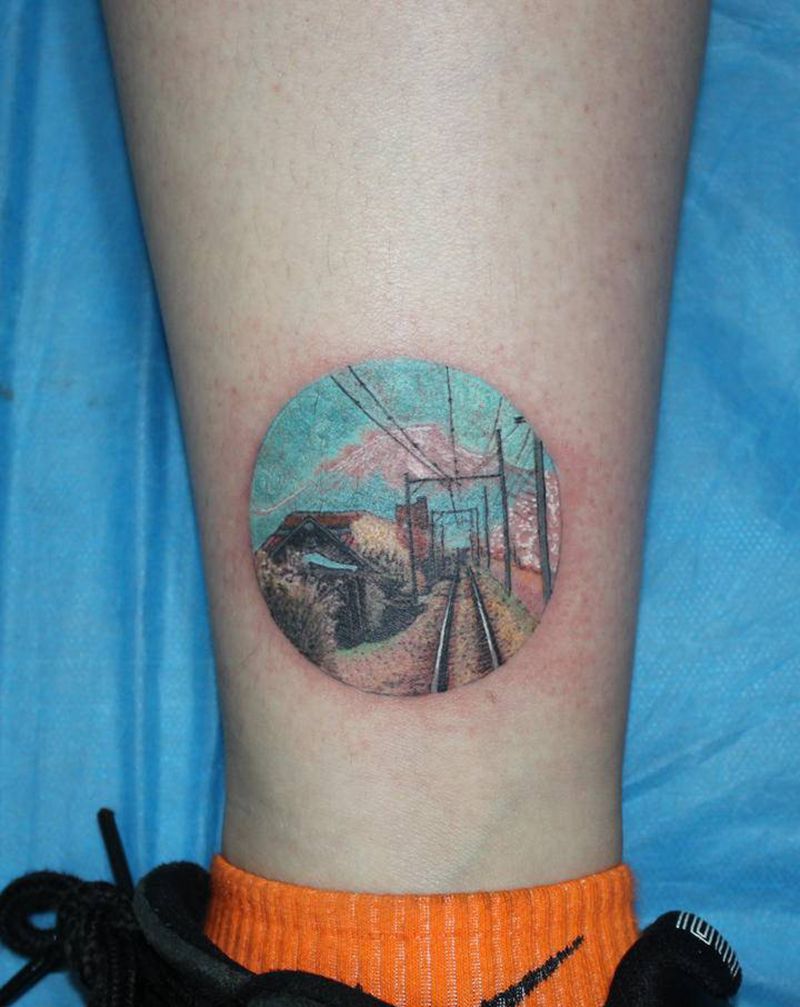 上半生的风景纹身图片_腿部欧美写实New School风景精微小图纹身图案