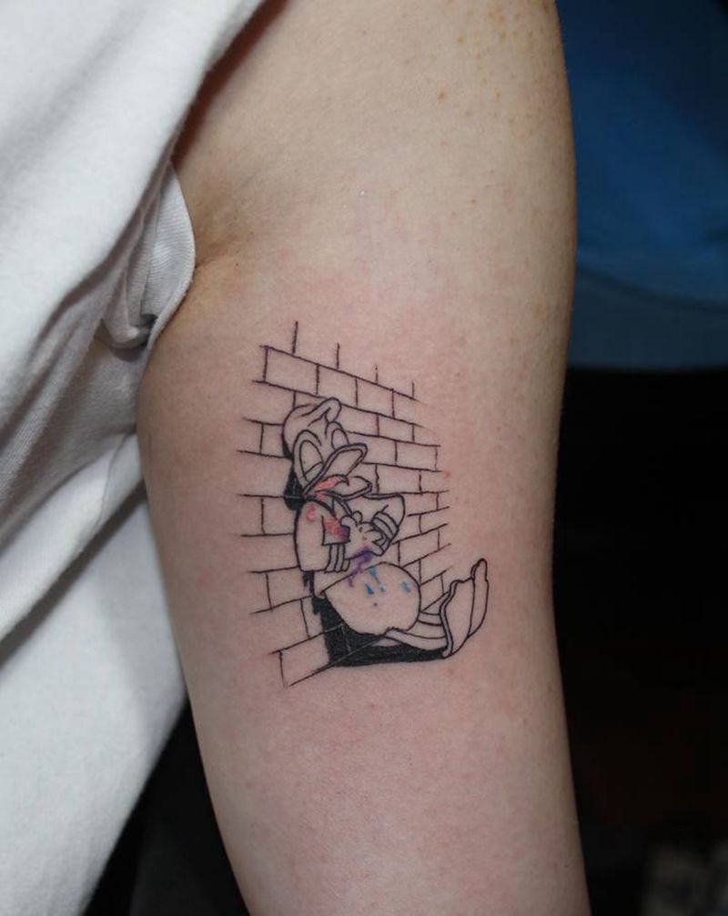 鸭鸭纹身图片_手臂水彩New School卡通动漫纹身图案