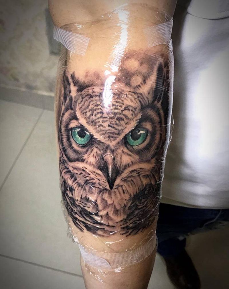 写实猫头鹰纹身图片_手臂欧美写实猫头鹰黑灰写实欧美纹身图案