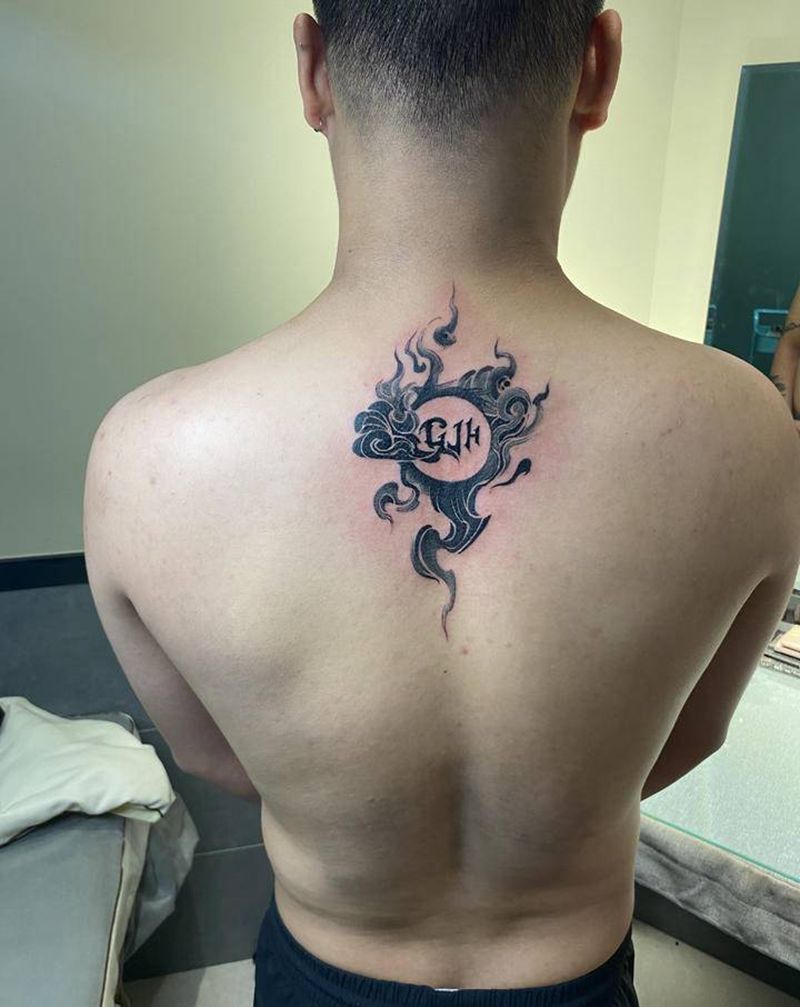 Lover纹身图片_背部颈部图腾水墨纹身图案