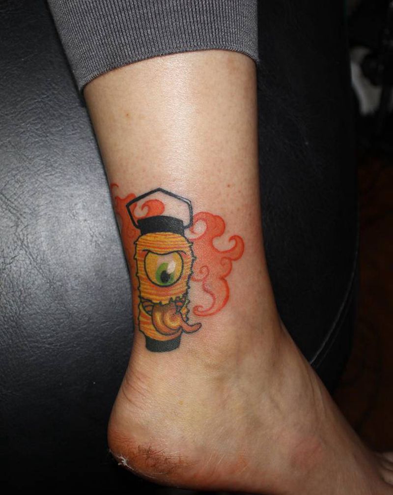 灯笼鬼纹身图片_脚部新传统New School灯笼日本鬼纹身图案