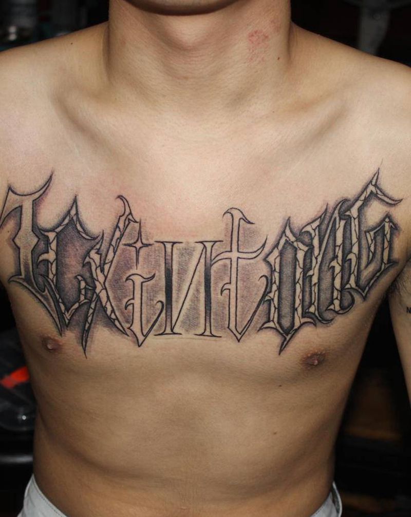 英文花胸纹身图片_胸部花体字New School英文花胸纹身图案