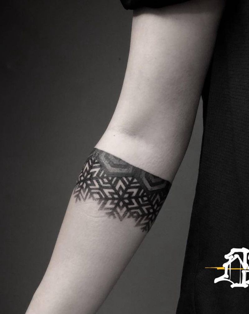 遮盖 点刺图腾臂环纹身图片_手部手臂点刺纹身图案