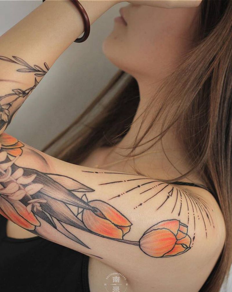 向阳而生纹身图片_水墨点刺郁金香太阳月亮纹身图案