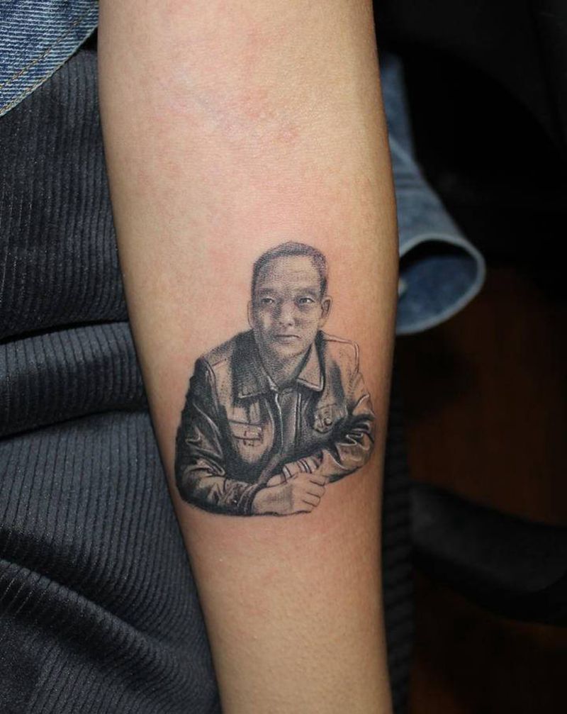 《父亲》纹身图片_手臂欧美写实肖像父亲爸爸纹身图案