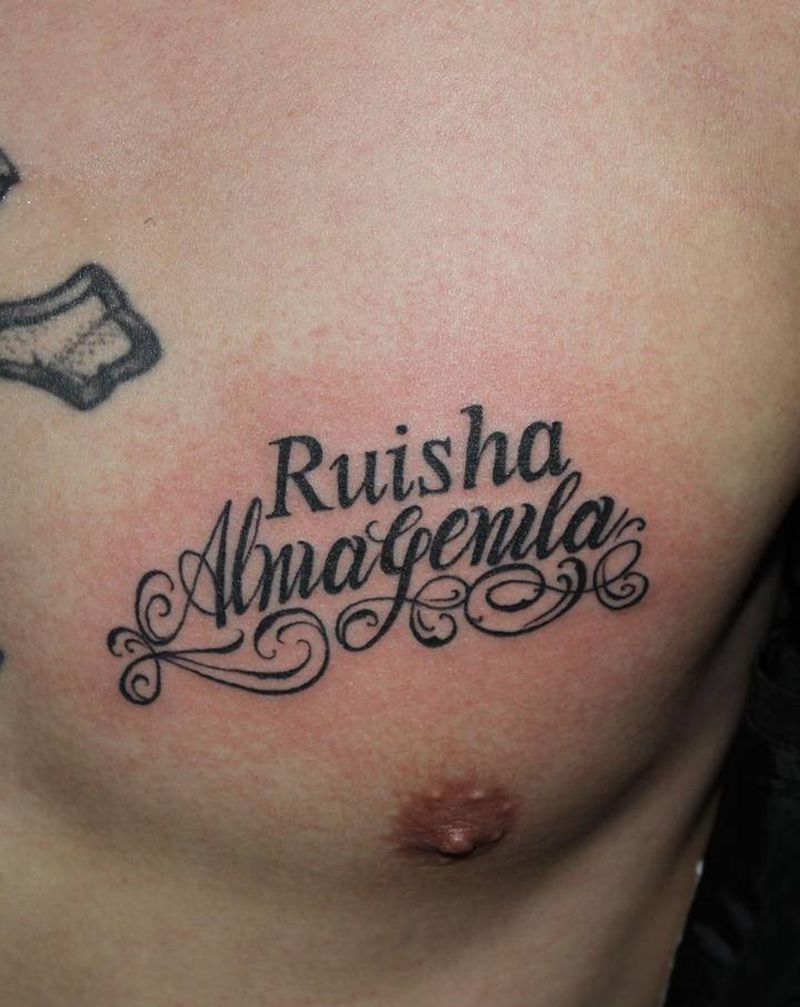 花体英文纹身图片_胸部花体字欧美写实花体字奇卡洛英文纹身图案