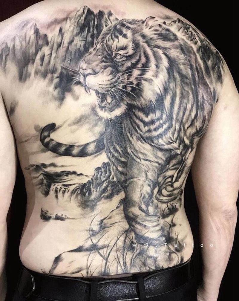 加载完成  ヾ（ ԾᴗԾ）ﾉ纹身图片_背部纹身图案