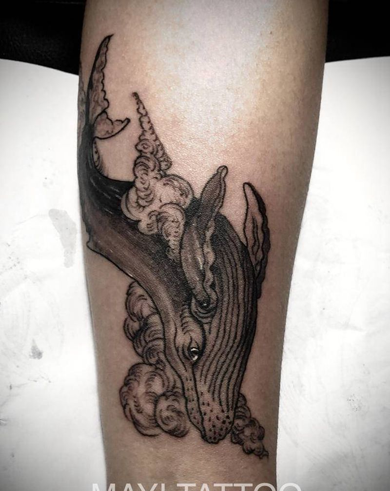 鲸鱼纹身图片_手臂点刺蓝鲸手腕小清新纹身图案