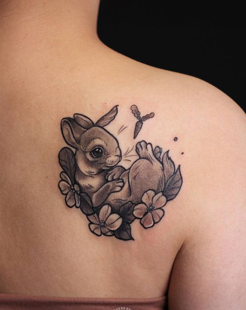 兔子纹身图片_背部兔子纹身图案