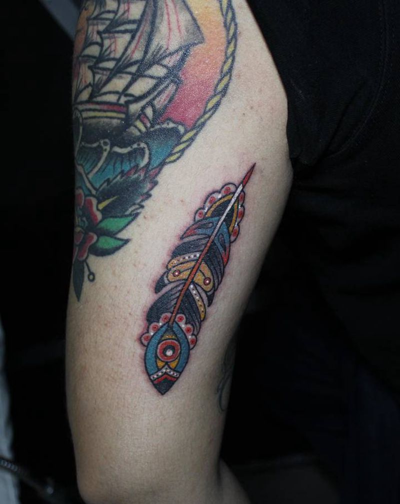 school羽毛纹身图片_手臂Old SchoolNew School羽毛old school纹身图案