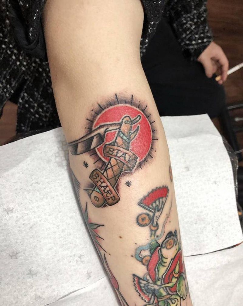 剃刀，刮刀纹身图片_手臂Old SchoolNew School纹身图案