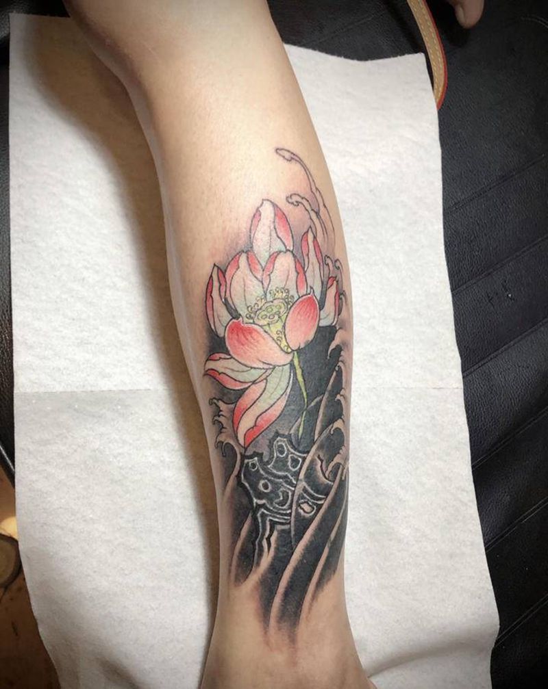 遮盖纹身图片_脚部腿部新传统荷花脚踝小腿纹身图案