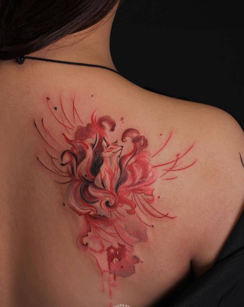 狐纹身图片_背部水彩狐狸彼岸花纹身图案