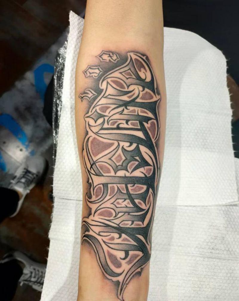 花体英文纹身图片_手部手臂花体字纹身图案