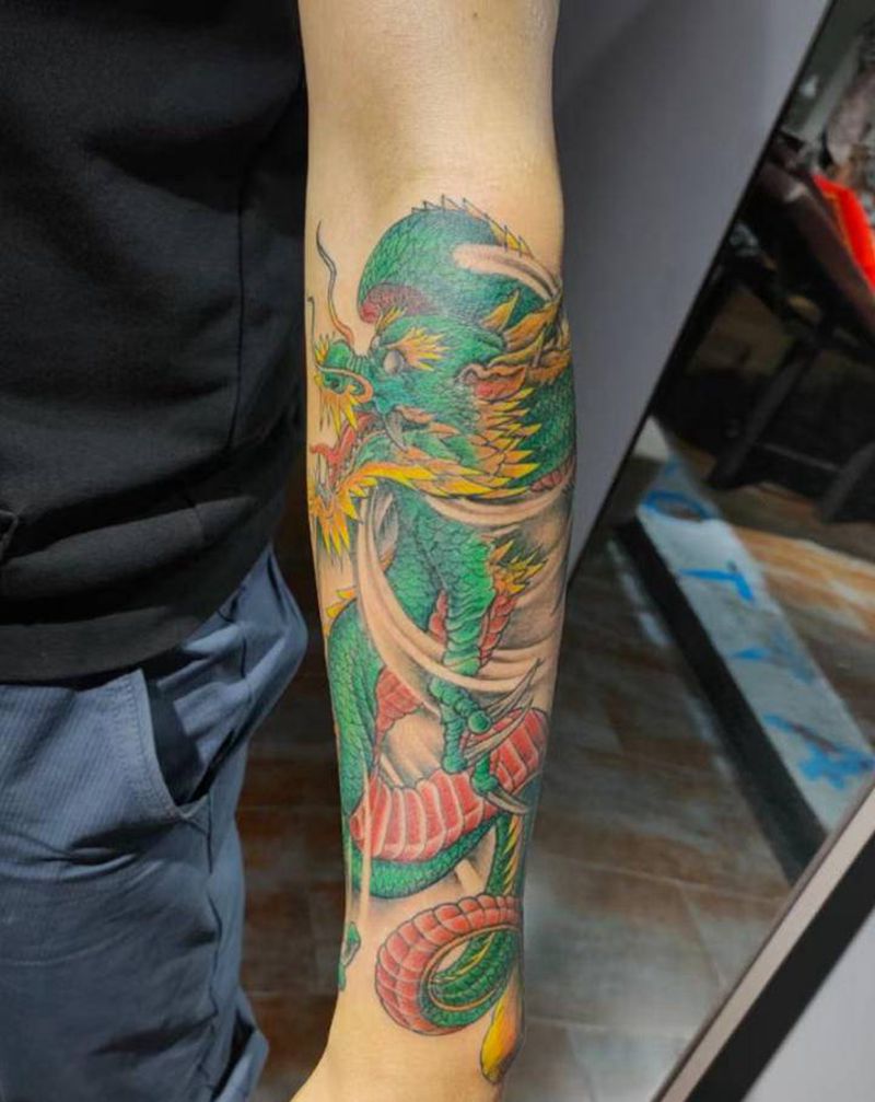 龙纹身图片_手臂手部新传统龙纹身图案