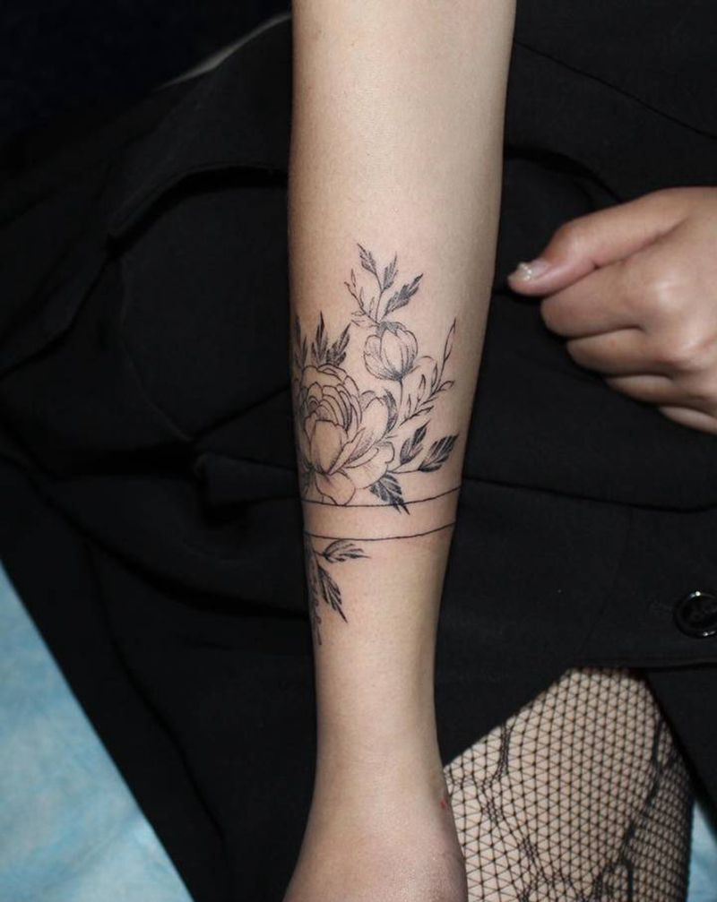 素花环纹身图片_手臂点刺几何素花手环小清新纹身图案