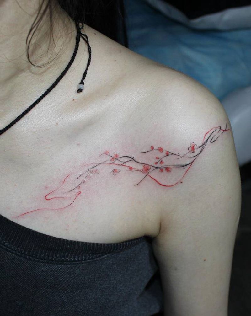 水墨水彩花纹身图片_胸部肩部水彩水墨花锁骨纹身图案