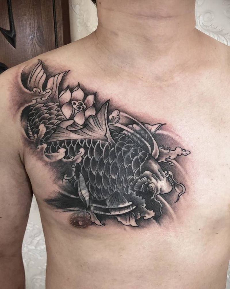 新传统鱼纹身图片_肩部胸部新传统鱼狼头遮盖纹身图案