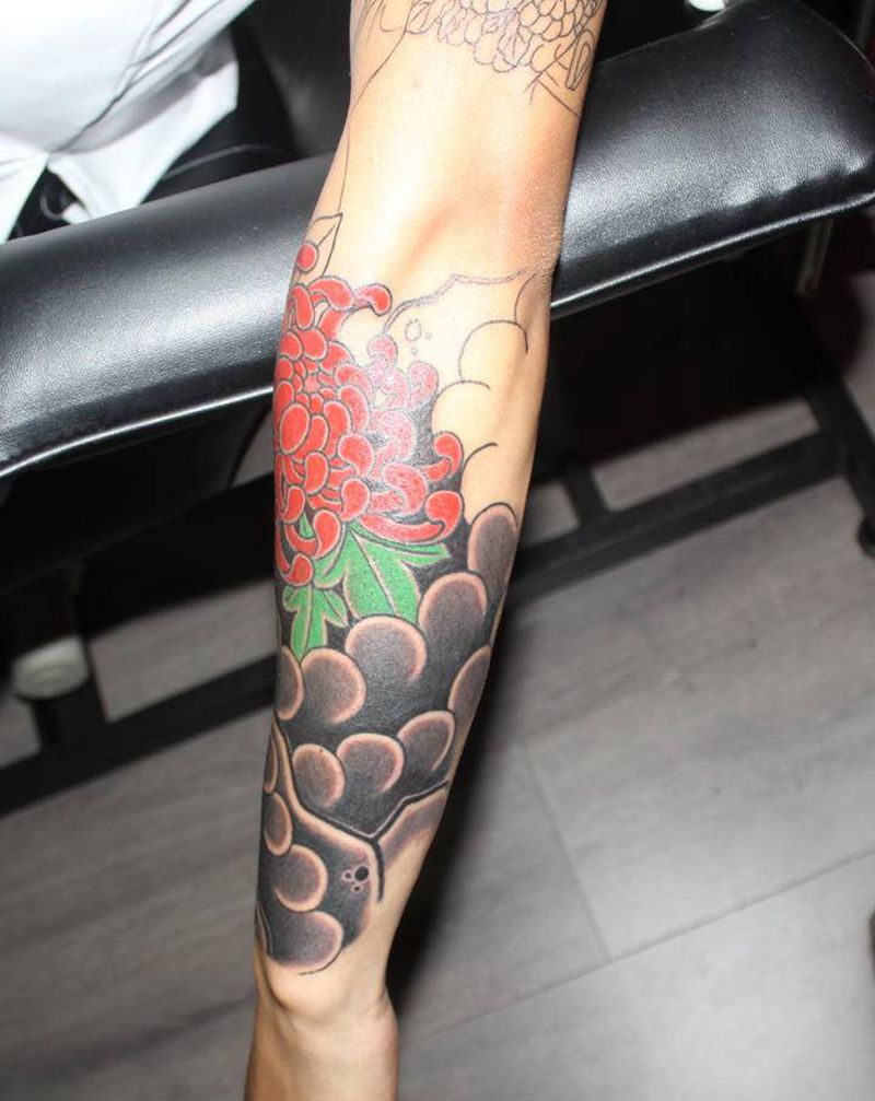 小臂日式菊花纹身图片_手臂手部老传统新传统日式传统菊花纹身图案