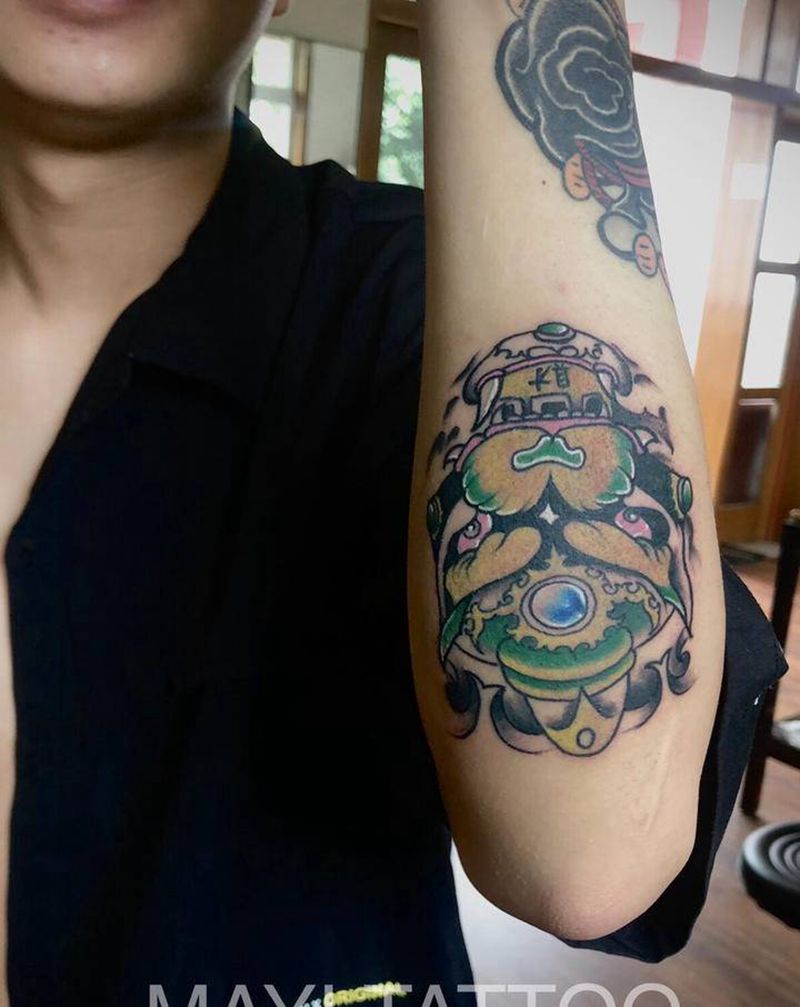 貔貅纹身图片_手臂老传统新传统肘部New school拼接纹身图案