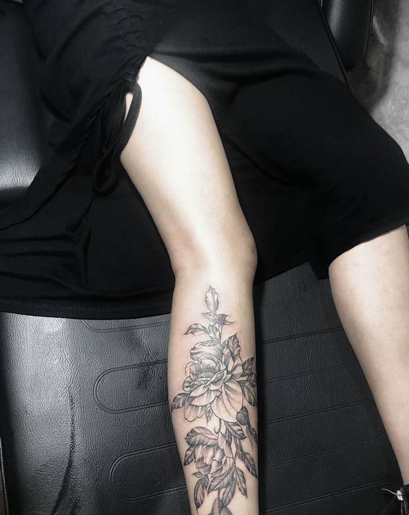 素花纹身图片_腿部点刺纹身图案