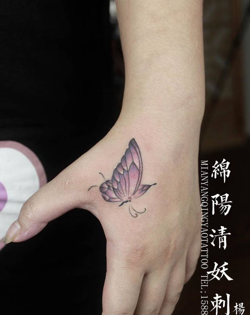 纹身位置：虎口 刺青图案：蝴蝶纹身图片_手部纹身图案