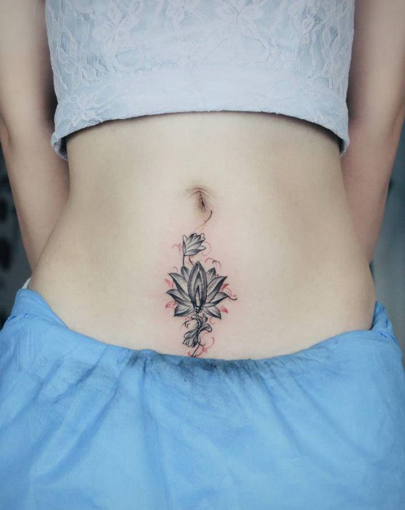 荷花纹身图片_腹部新传统纹身图案