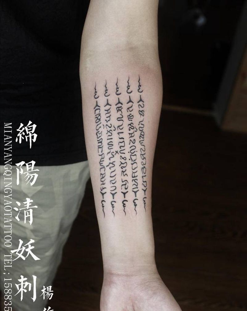 泰国经文纹身图片_胸部肩部纹身图案