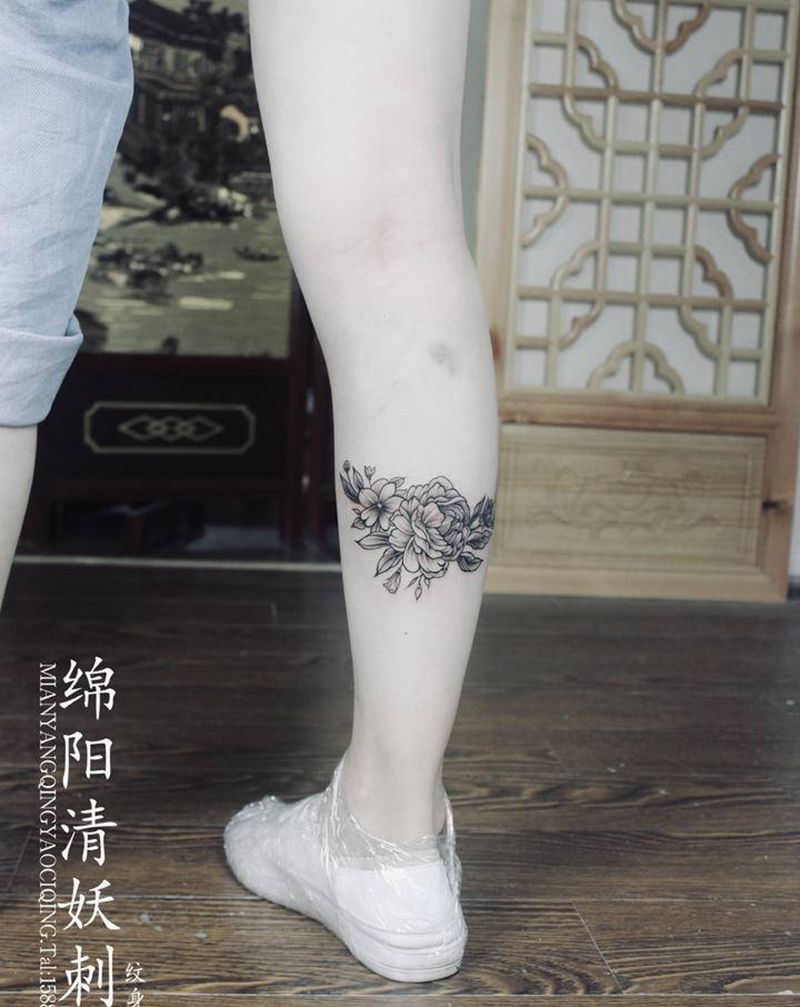 花纹身图片_腿部水彩纹身图案