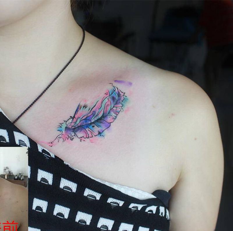 羽毛纹身图片_肩部水彩纹身图案