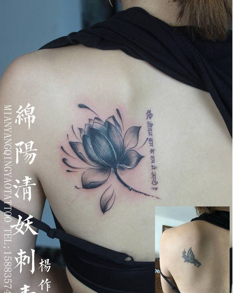 荷花纹身图片_背部水墨纹身图案