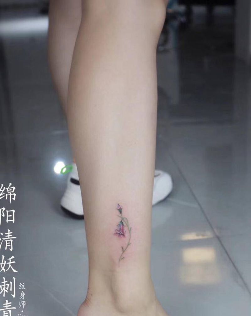 小花纹身图片_腿部水彩纹身图案