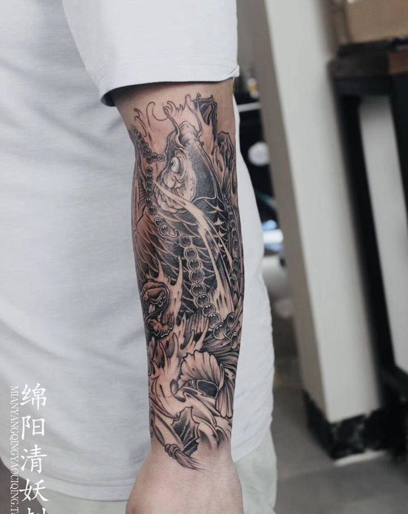 金蟾鲤鱼纹身图片_手臂新传统纹身图案