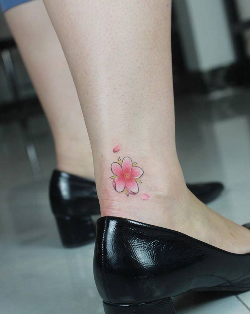 樱花纹身图片_脚部水彩纹身图案