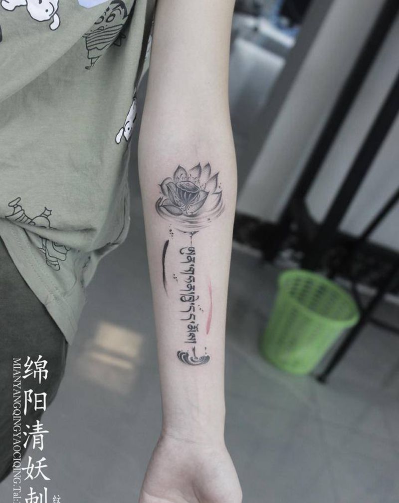 莲花梵文纹身图片_手臂水墨纹身图案
