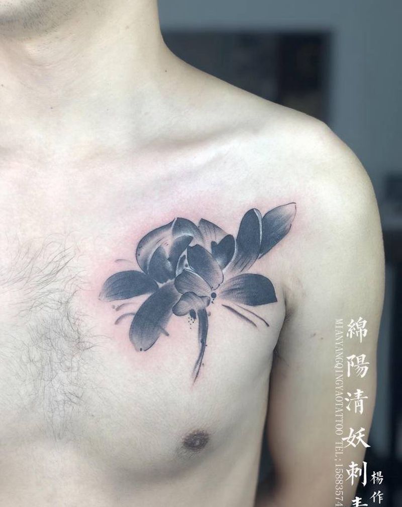 荷花纹身图片_臀部背部纹身图案