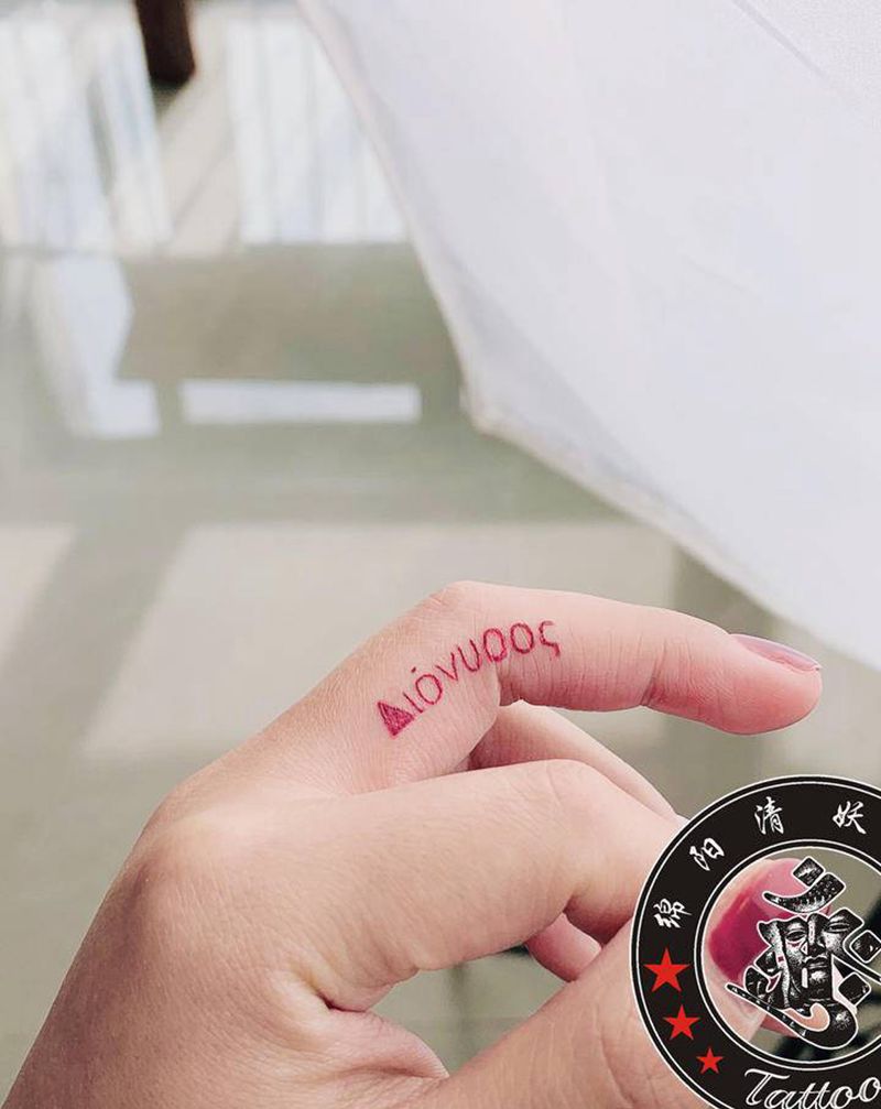 字母纹身图片_脚部手部纹身图案