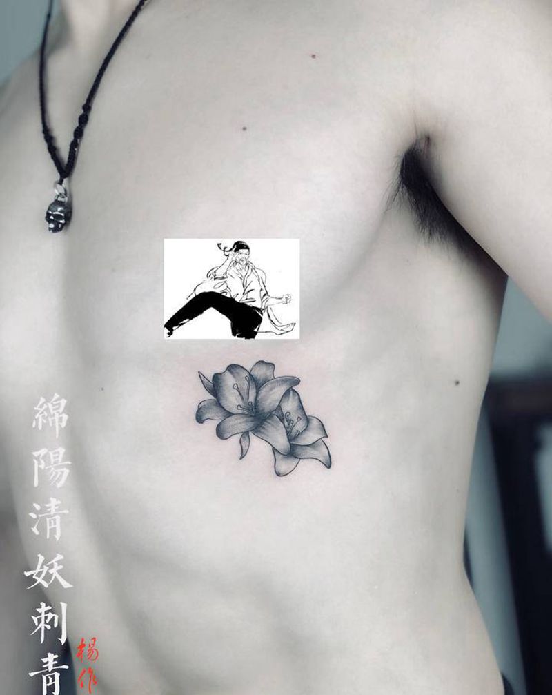 百合花纹身图片_背部腰部纹身图案