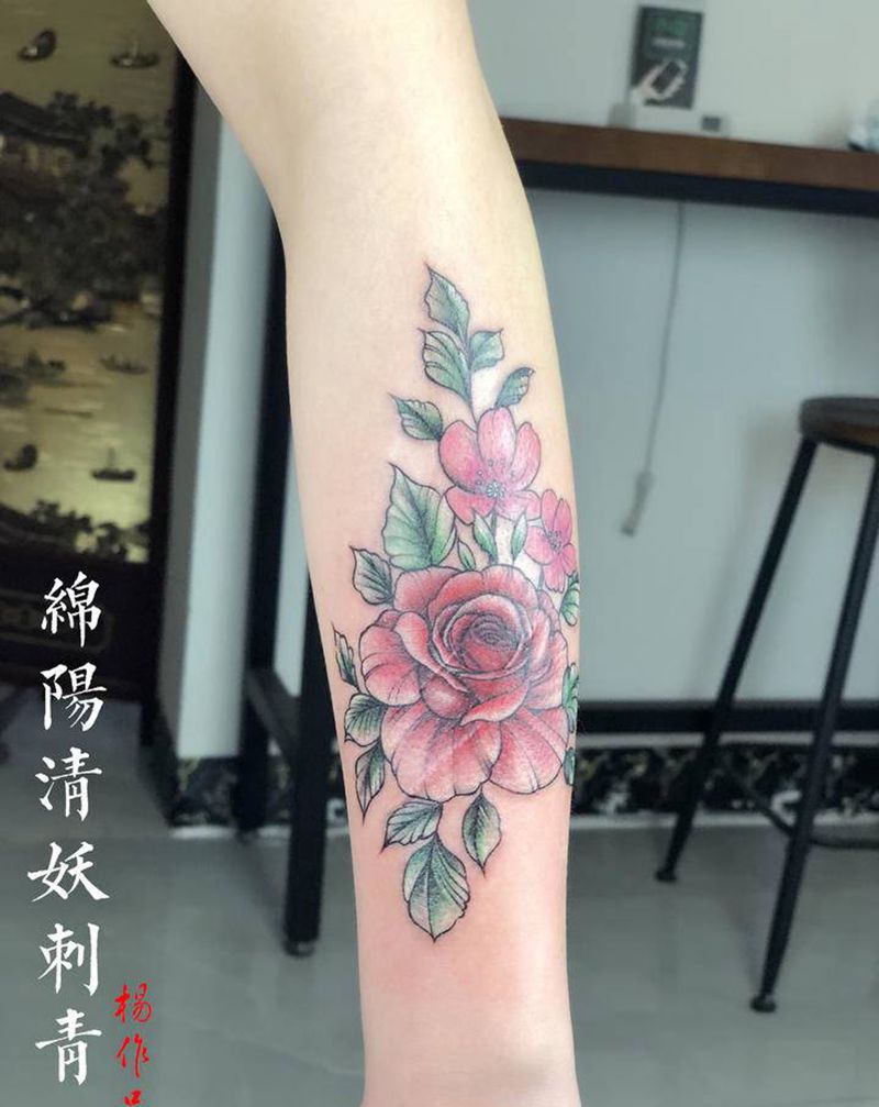 花纹身图片_臀部背部纹身图案