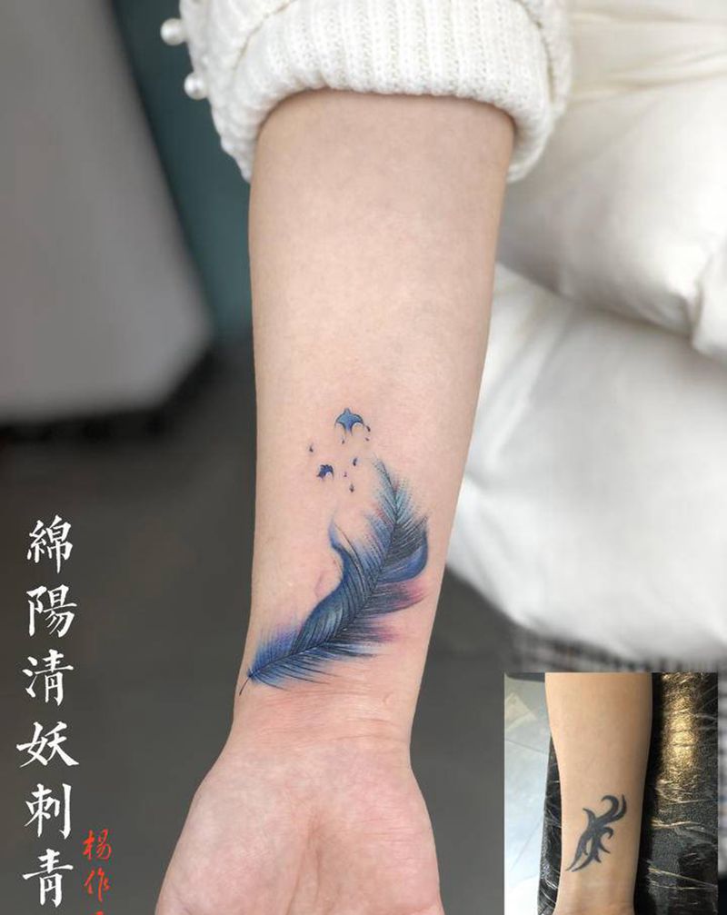 羽毛纹身图片_肩部胸部纹身图案