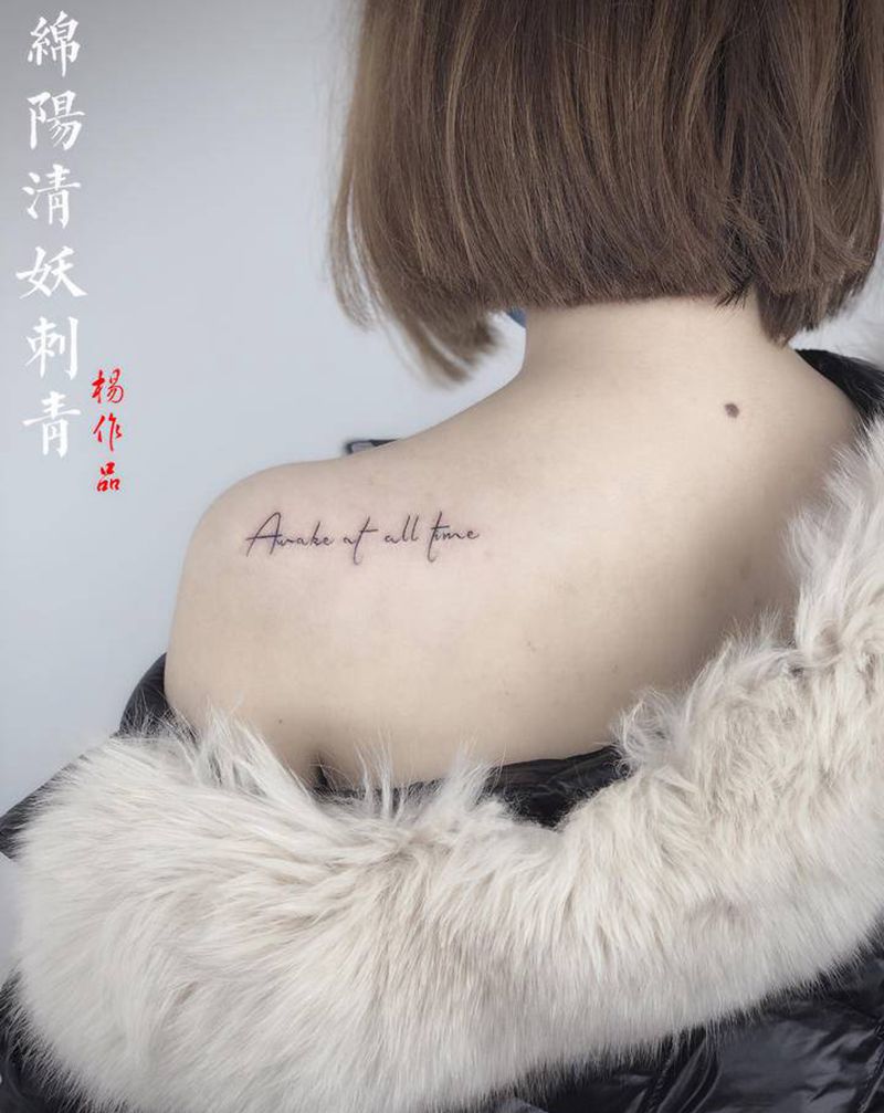 字母纹身图片_胸部肩部纹身图案