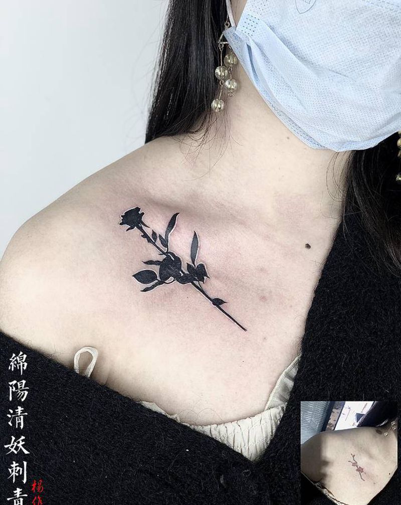 花纹身图片_肩部颈部纹身图案