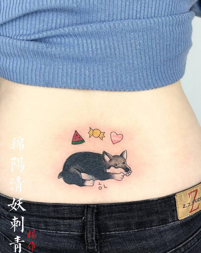 后腰狗狗遮盖汉字纹身图片_胸部肩部纹身图案
