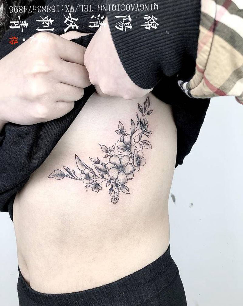 胸侧素花纹身图片_手部腹部纹身图案