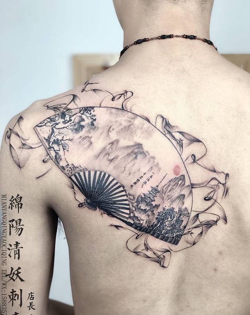 扇子山水纹身图片_胸部肩部纹身图案