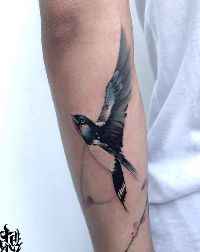 水墨鸟纹身图片_手部水墨纹身图案