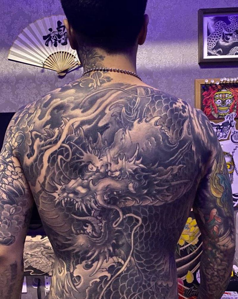 满背龙，坤纹身图片_背部新传统纹身图案