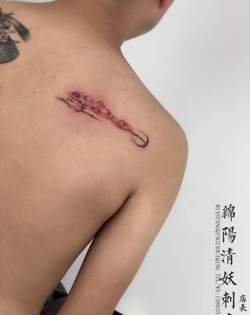 新年第一扎，情侣纹身纹身图片_胸部肩部纹身图案